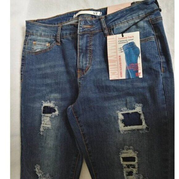 Claire  Women's ‎ Lift Butt Curvy Distressed Capri - Picture 3 of 6